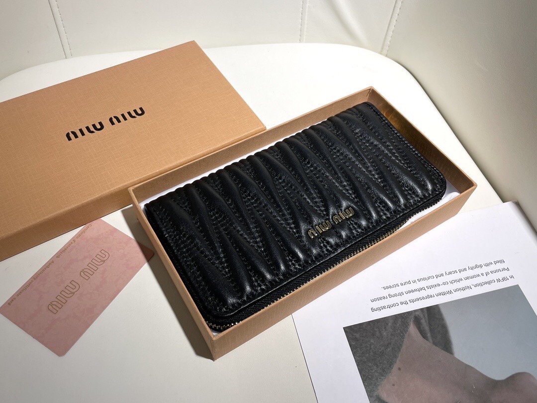 Miu Miu★VIPセール★MATELASSE ジップラウンド長財布★即発送