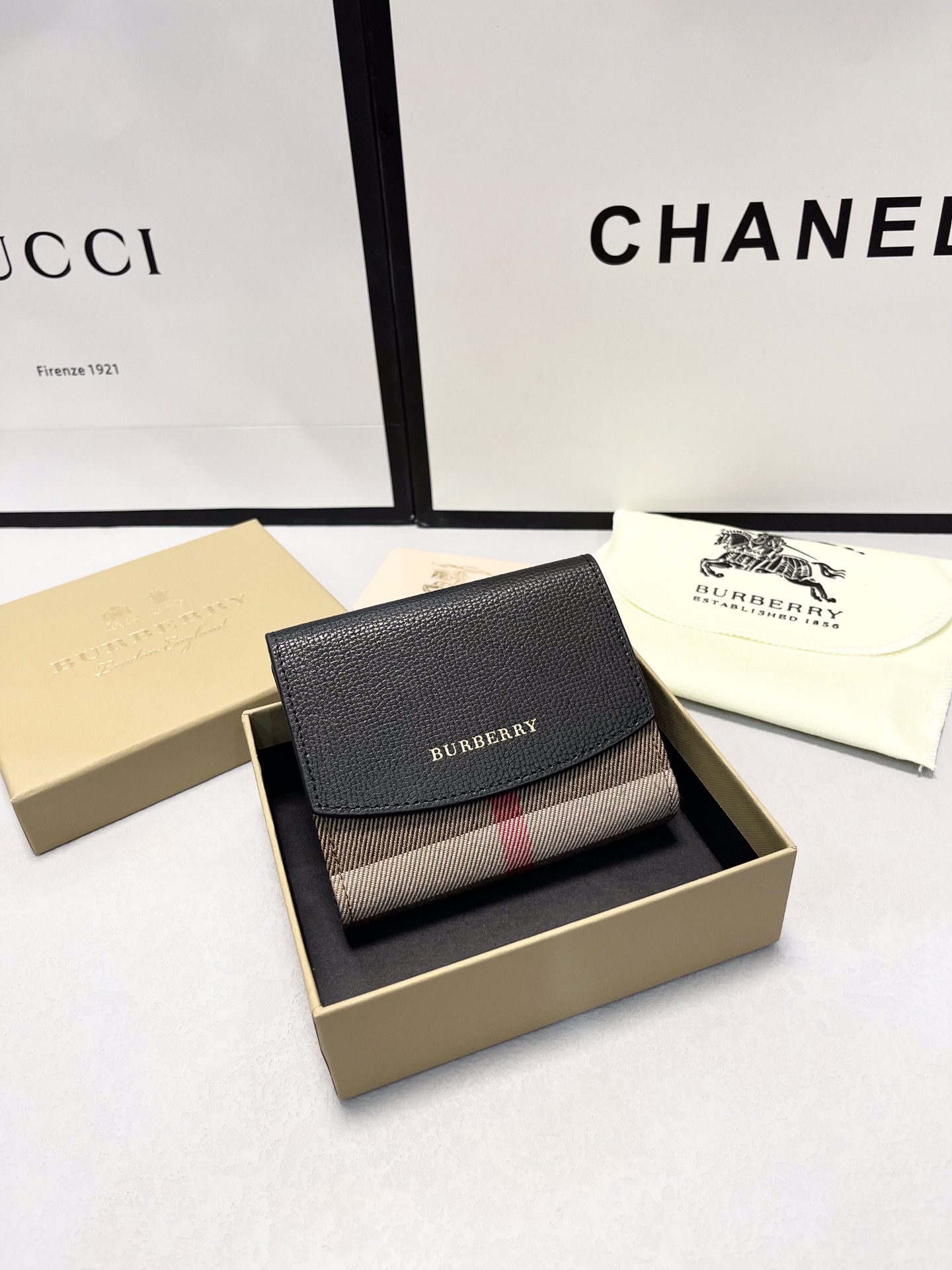 BURBERRY LUNA Bifold Wallet ルナ チェック 二つ折り BURBERRY LUNA Bifold Wallet ルナ チェック 二つ折り 財布 状態