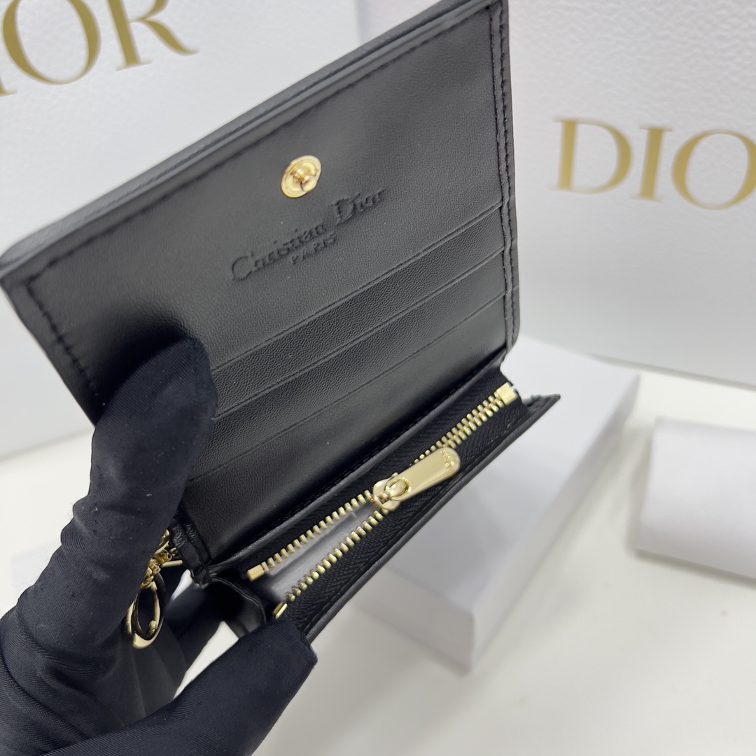 Diorコーナーの秋冬最新型出荷！【入手困難】