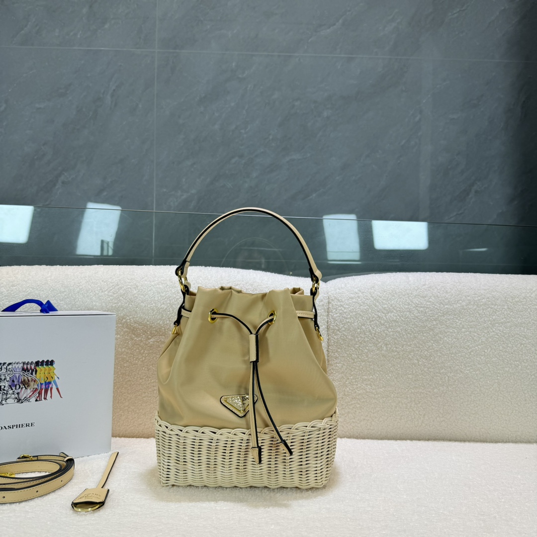 PRADA【 ストローバケツバッグ】