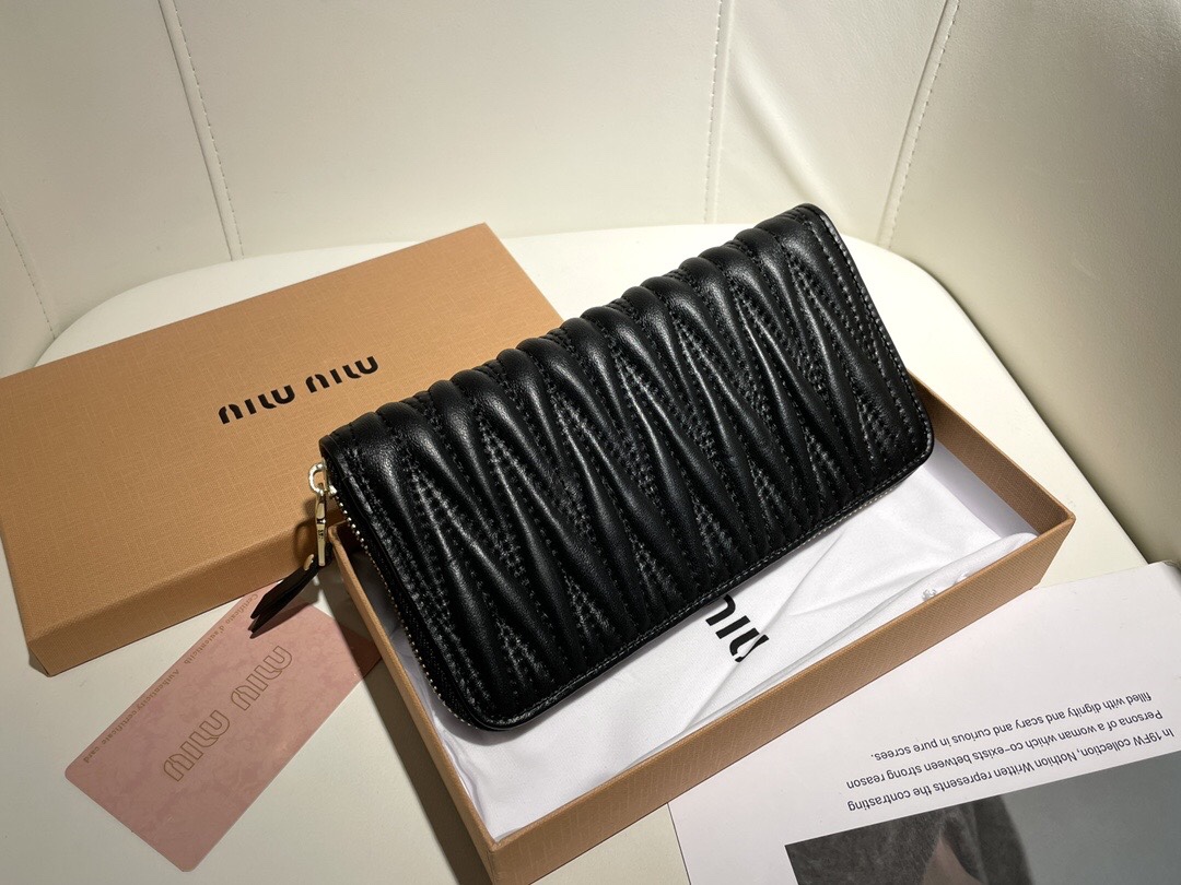 Miu Miu★VIPセール★MATELASSE ジップラウンド長財布★即発送