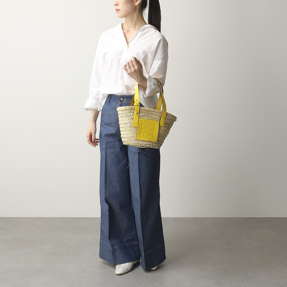 【バーゲンセール開催中！】人気大好評！LOEWE ロエベ 327.02.S93 BASKET SMALL BAG ラフィア×レザー カゴバッグ かご バスケット トート 鞄 8100/YELLOW/TAN/ WHITE レディース