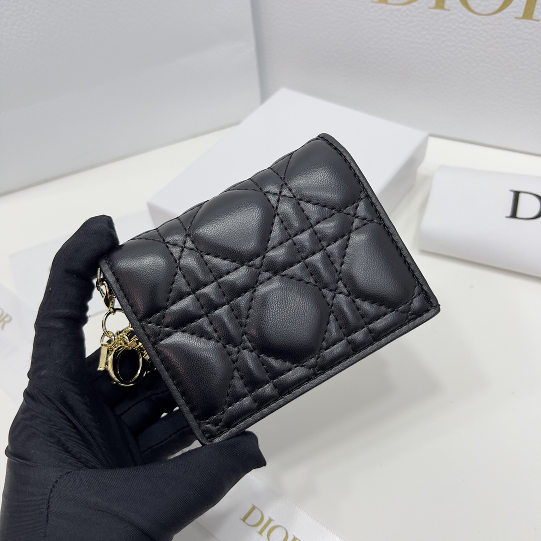 Diorコーナーの秋冬最新型出荷！【入手困難】