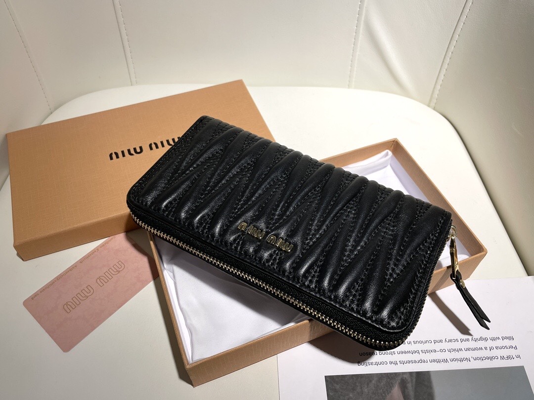 Miu Miu★VIPセール★MATELASSE ジップラウンド長財布★即発送