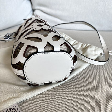 最旬LOEWE アナグラムカットアウト ポケット