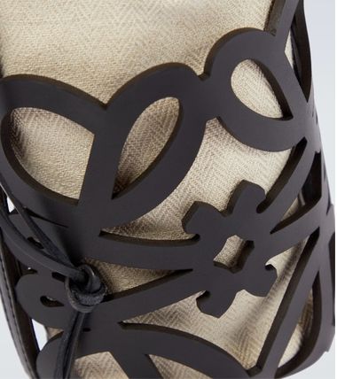 最旬LOEWE アナグラムカットアウト ポケット