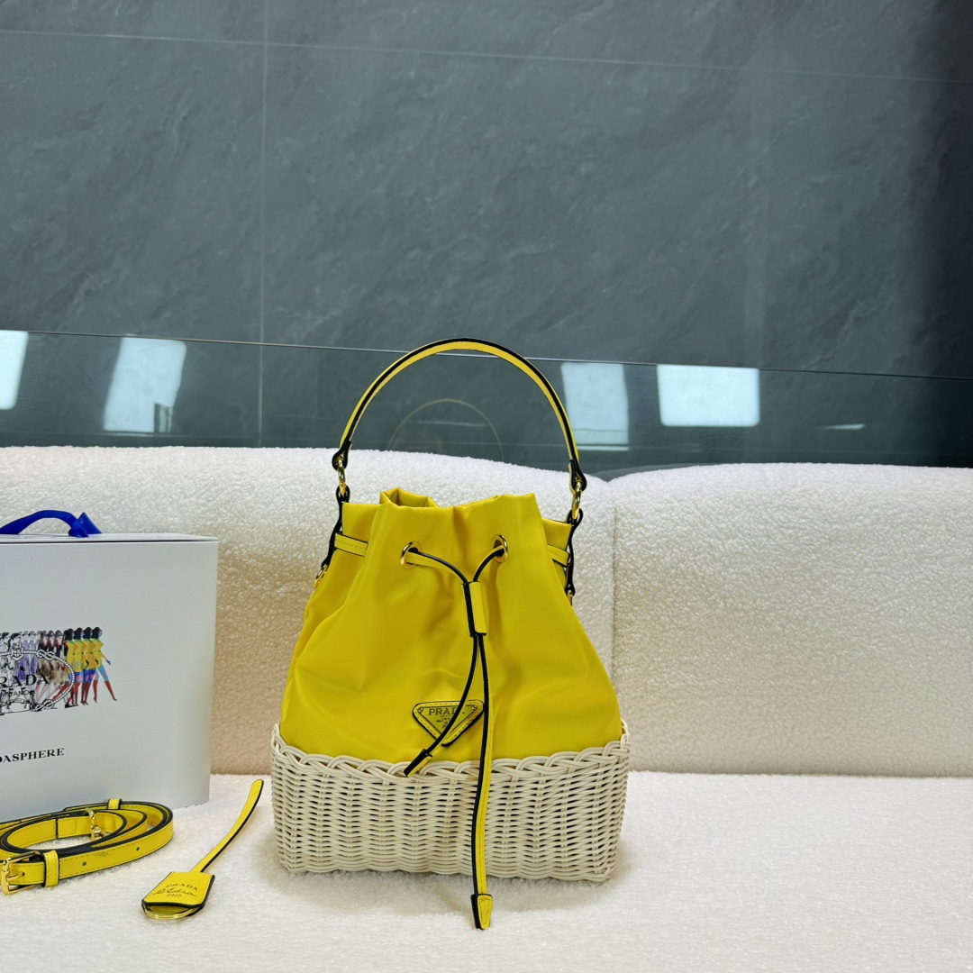 PRADA【 ストローバケツバッグ】