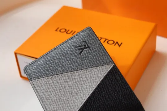 Louis Vuitton (ルイ・ヴィトン) 財布 11x9x2 cm