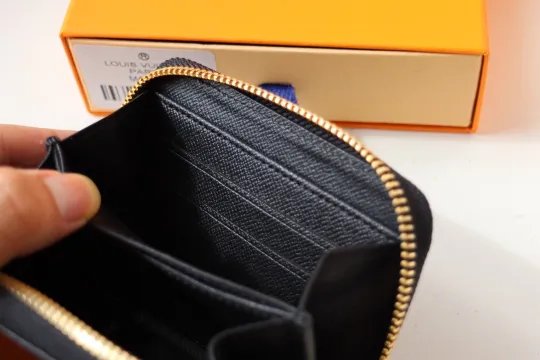 Louis Vuitton (ルイ・ヴィトン) 財布 11x8.5x2 cm