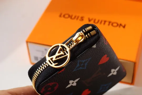 Louis Vuitton (ルイ・ヴィトン) 財布 11x8.5x2 cm