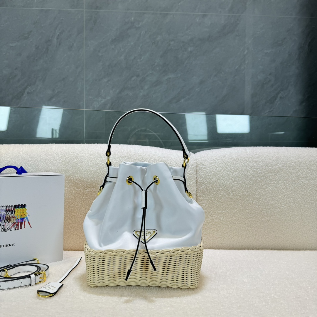PRADA【 ストローバケツバッグ】