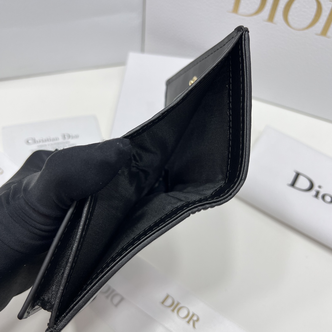 Diorコーナーの秋冬最新型出荷！【入手困難】