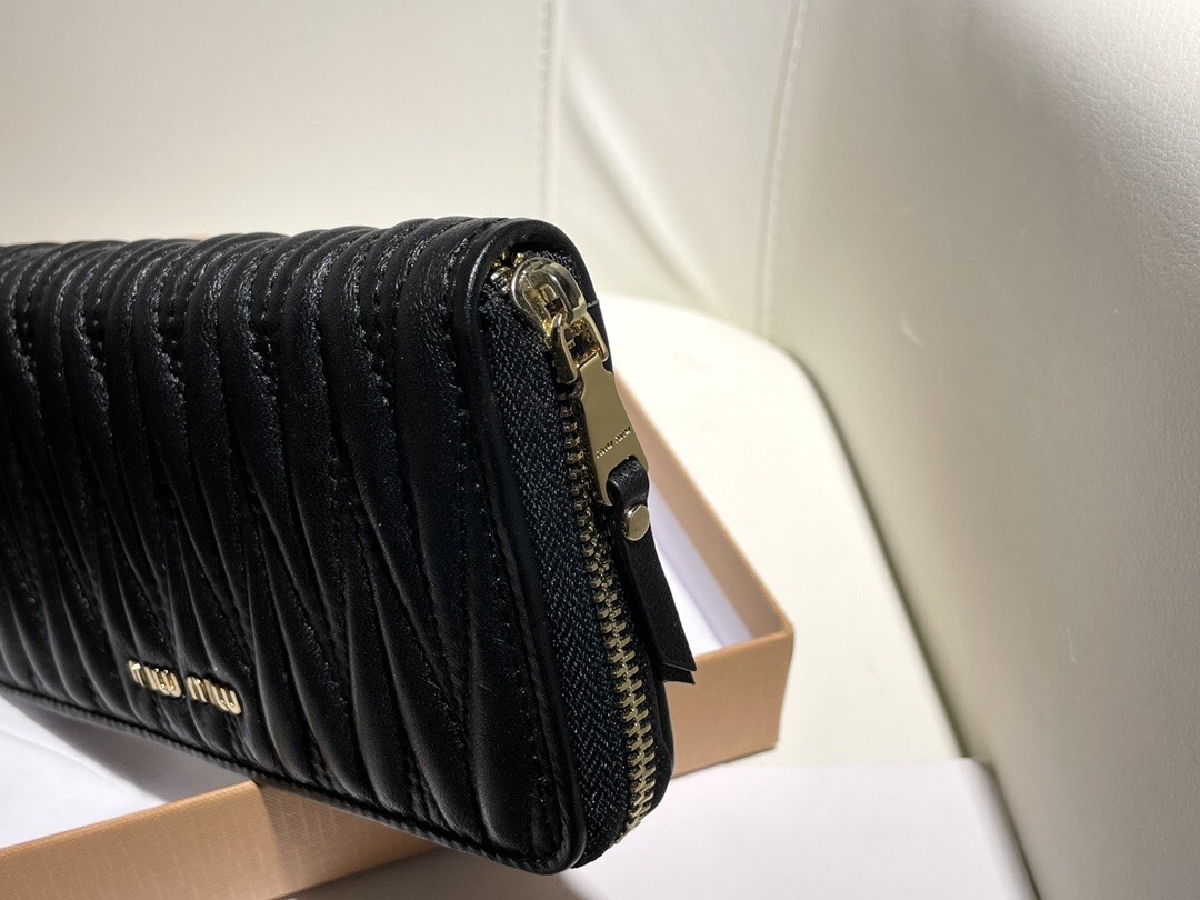 Miu Miu★VIPセール★MATELASSE ジップラウンド長財布★即発送