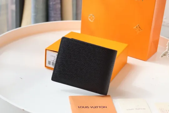 Louis Vuitton (ルイ・ヴィトン) 財布 11x9x2 cm