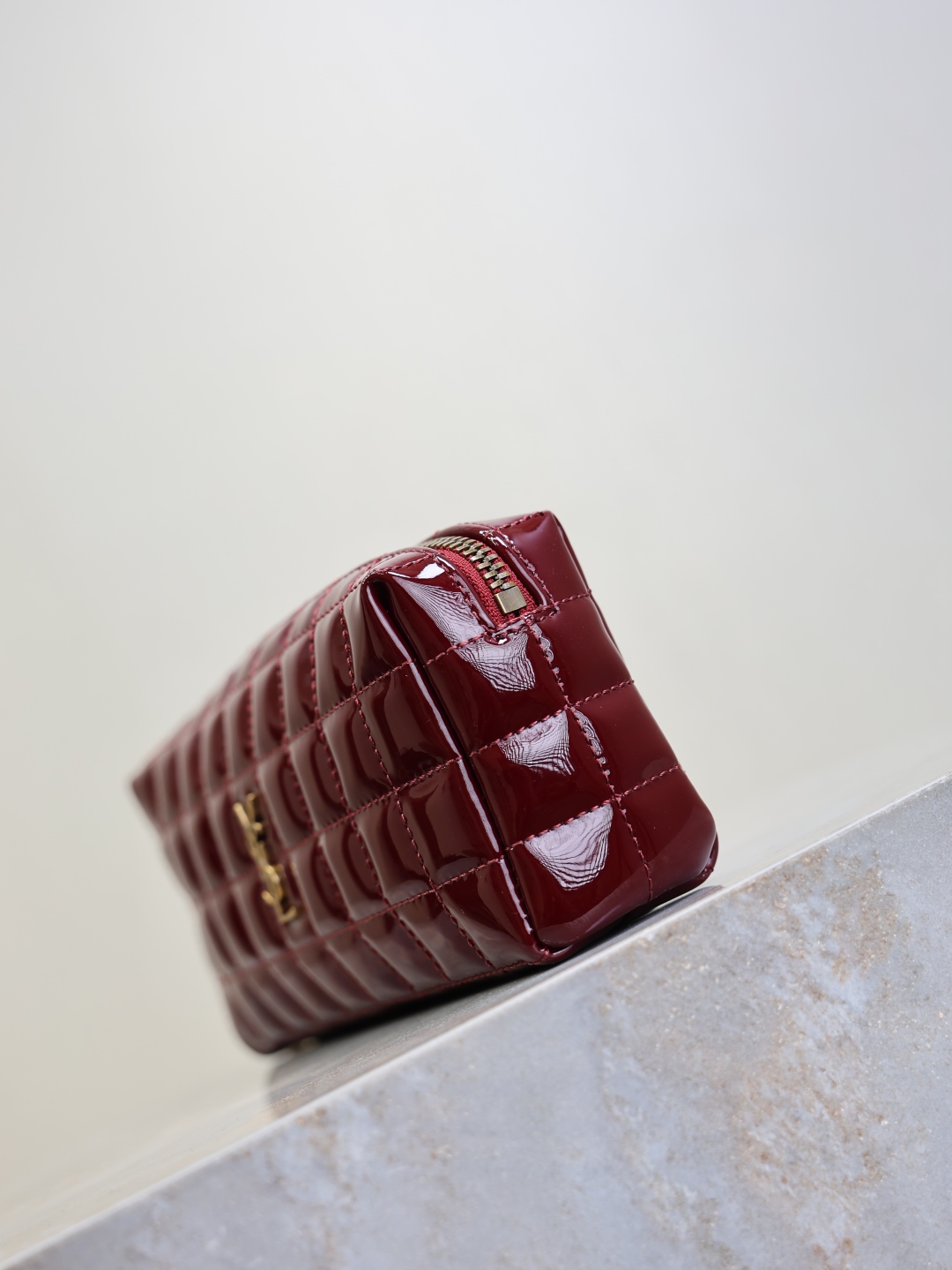 SAINT LAURENT チェーン付きカサンドラ マトラッセ カレ ポーチ