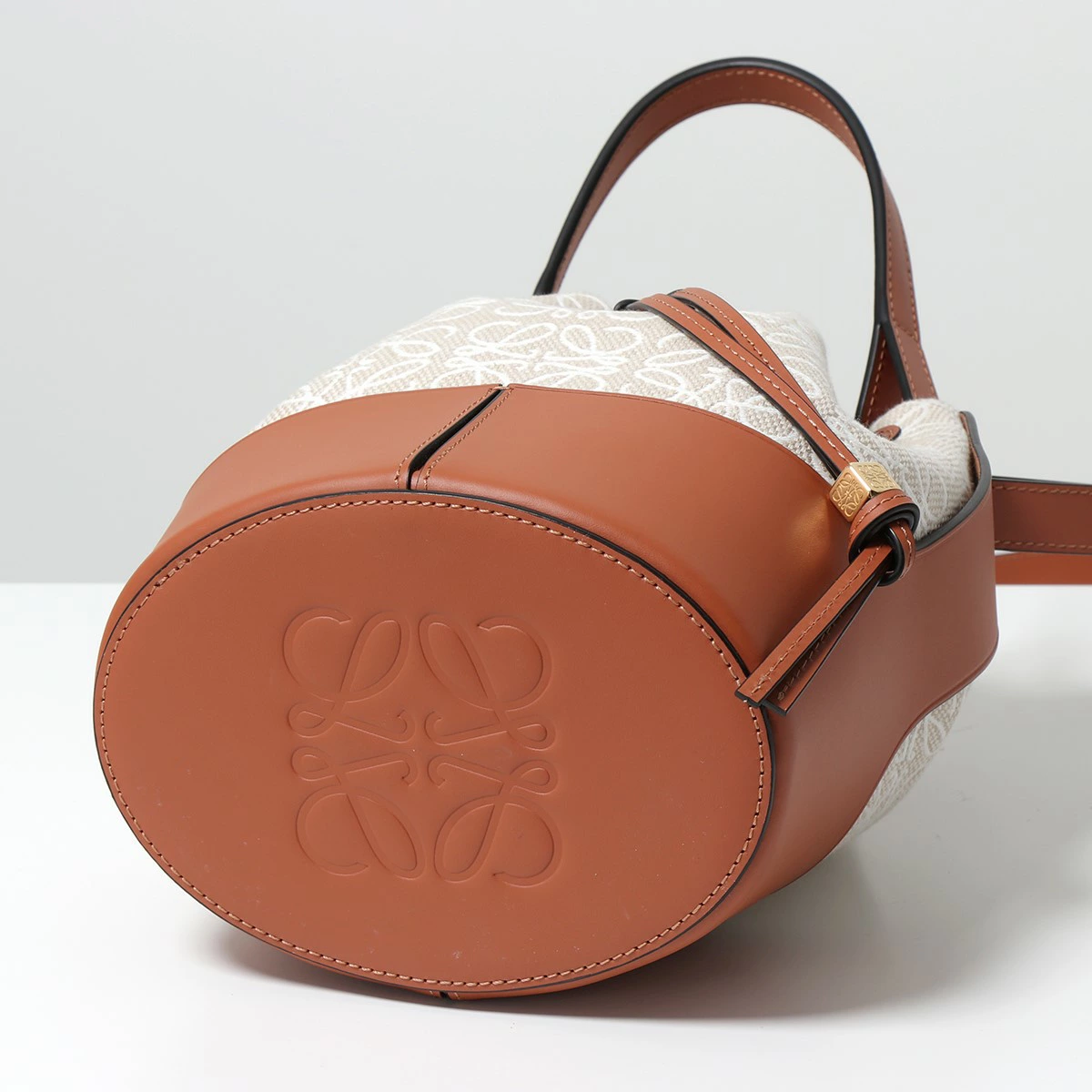 【2022年秋冬新作】LOEWE ロエベ ショルダーバッグ BALOON ANAGRAM S バルーンバッグ A710C31X41 レディース ハンドバッグ 巾着 レザー アナグラムジャガード 鞄 2426/ECRU/TAN