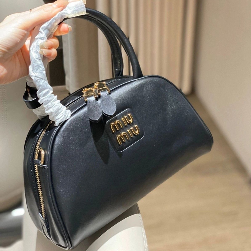 MIU MIU メタルロゴ取り外し調節可能ショルダーファスナー開閉レザーワンショルダー斜め掛けハンドバッグ