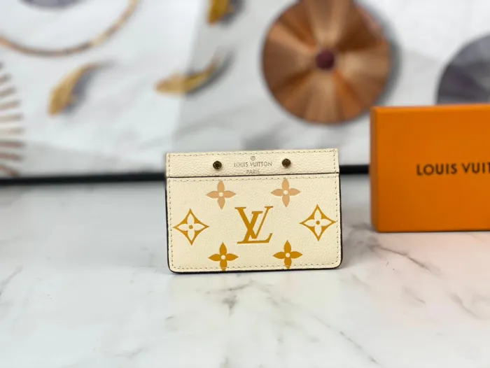 【大人可愛い☆国内】Louis Vuitton（ルイヴィトン）カードケース