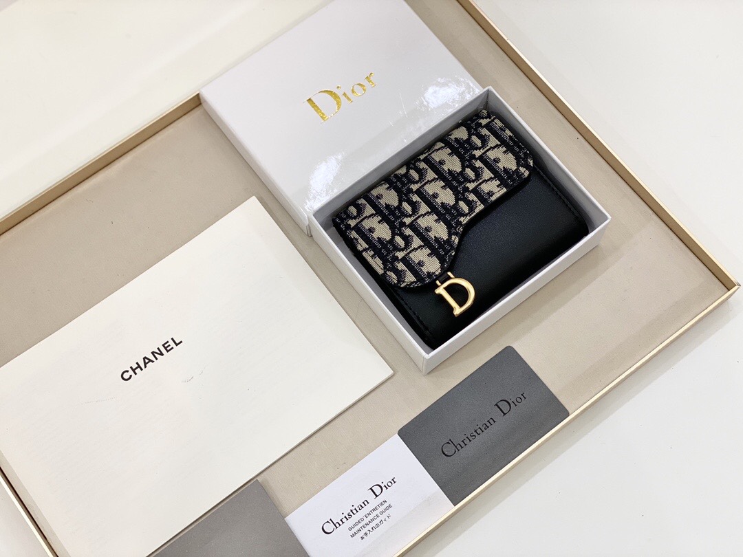 《定番人気♪ギフトにも☆》DIOR 折りたたみ財布-BUYMA