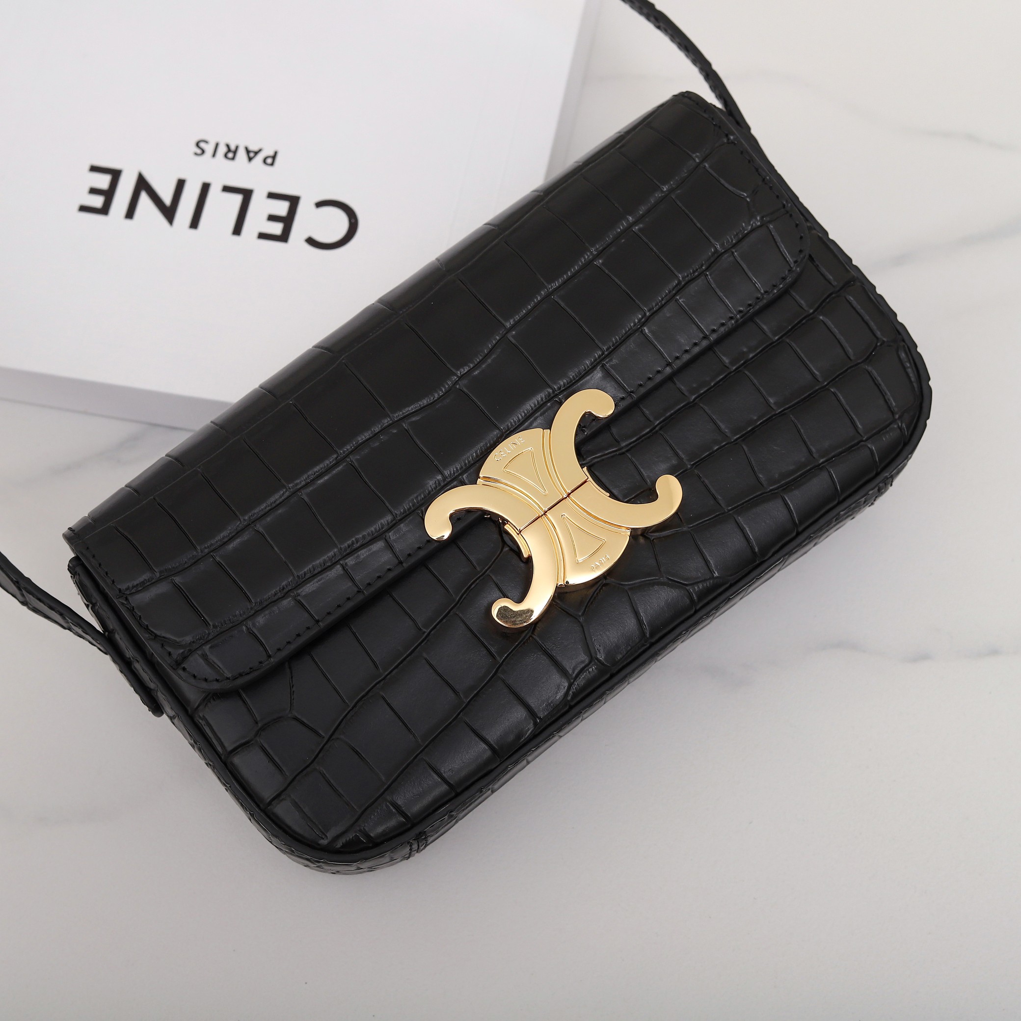 国内発 CELINE クラシック トリオンフ バッグ