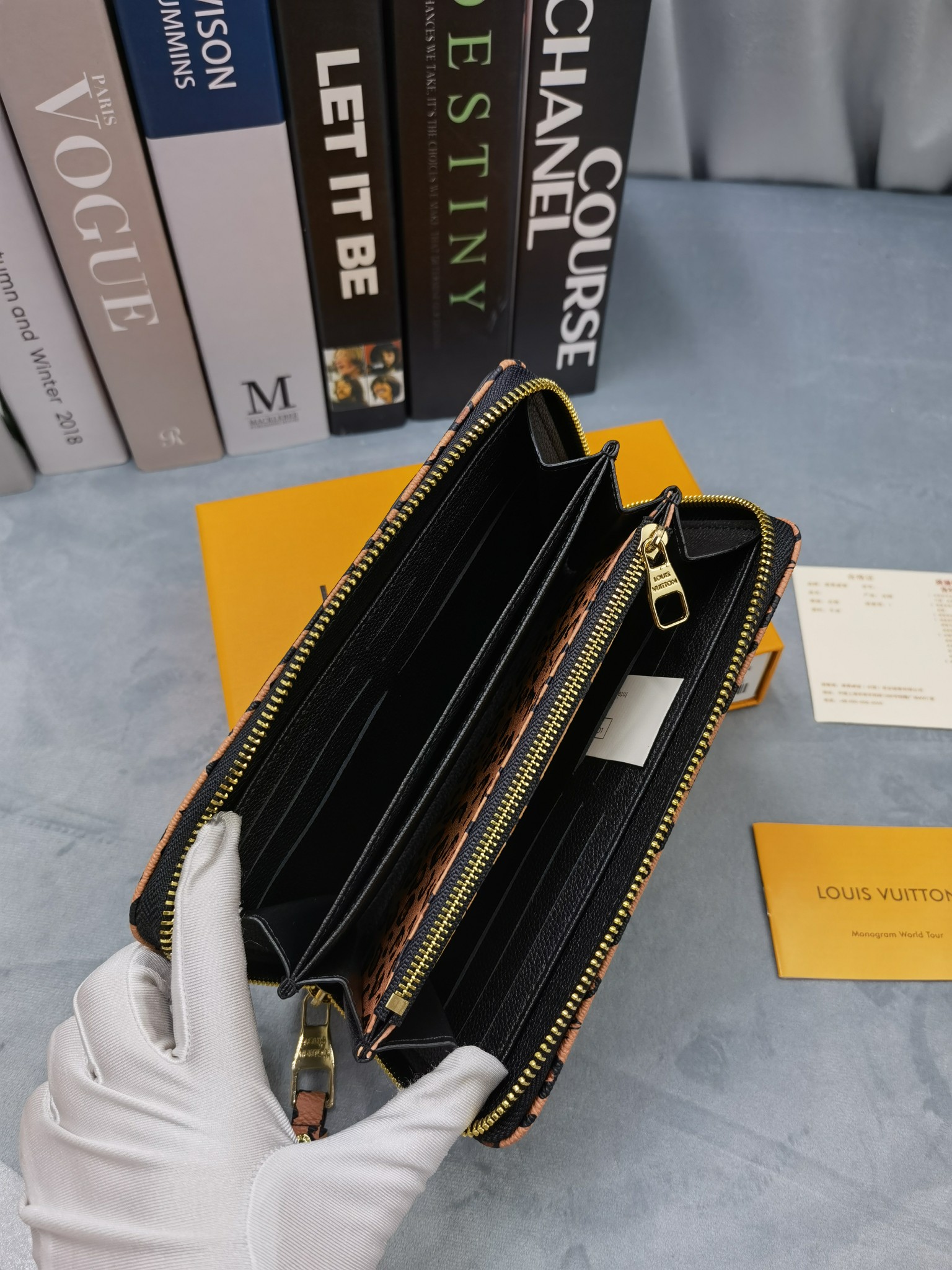 ＊人気＊【LOUIS VUITTON】トランク・ジッピーウォレット