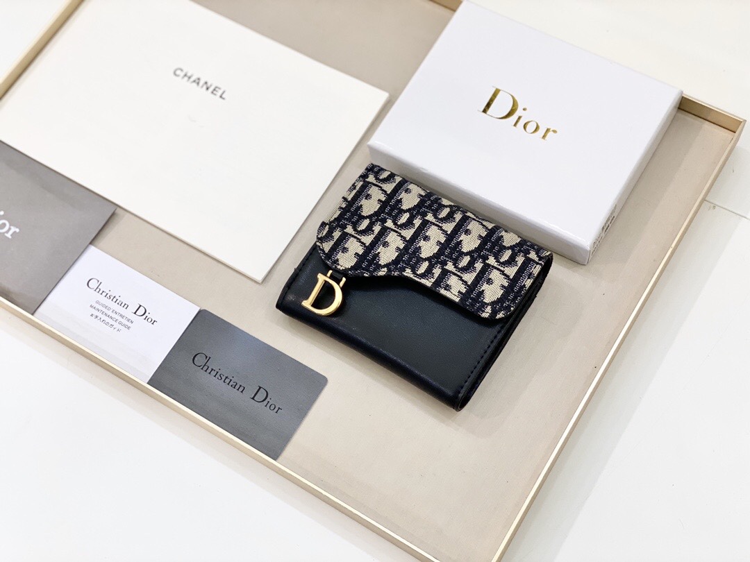 《定番人気♪ギフトにも☆》DIOR 折りたたみ財布-BUYMA