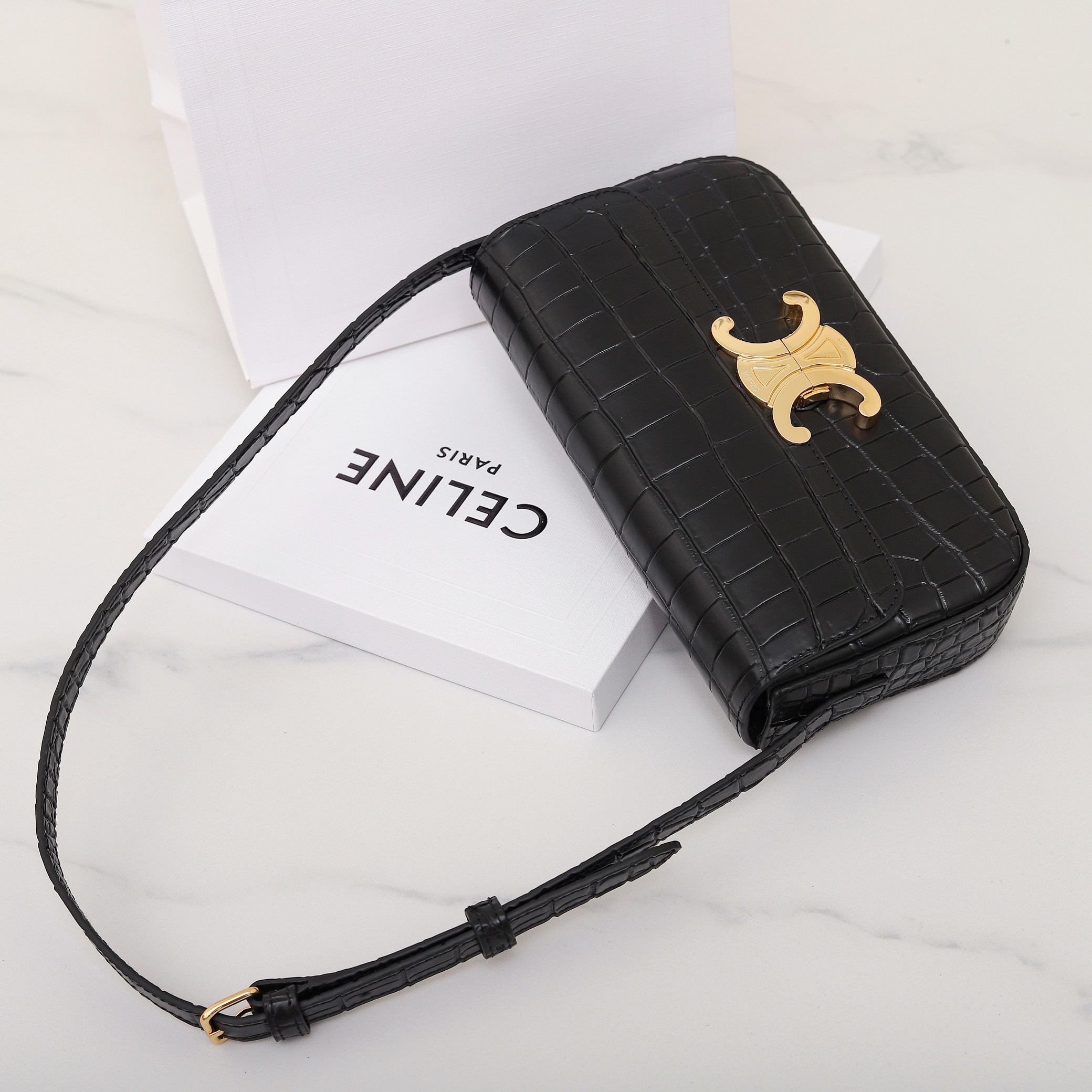 国内発 CELINE クラシック トリオンフ バッグ