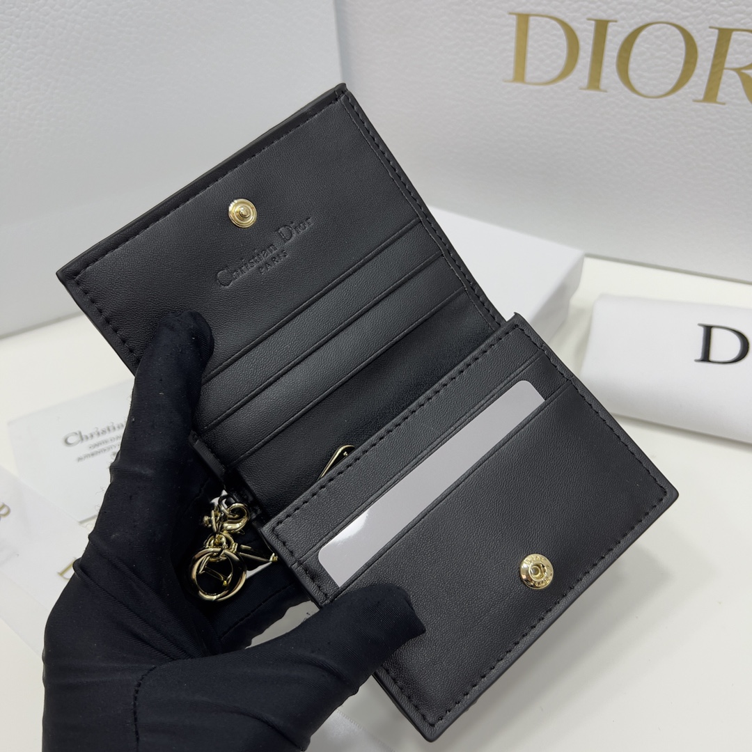 Diorコーナーの秋冬最新型出荷！【入手困難】