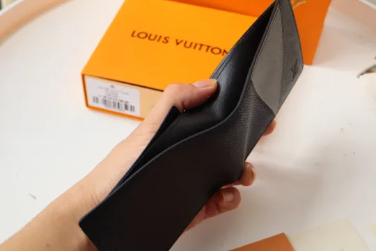 Louis Vuitton (ルイ・ヴィトン) 財布 11x9x2 cm