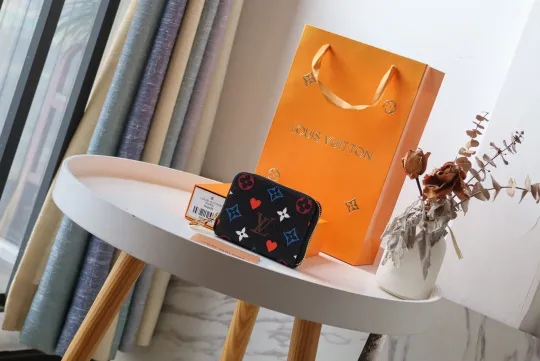 Louis Vuitton (ルイ・ヴィトン) 財布 11x8.5x2 cm