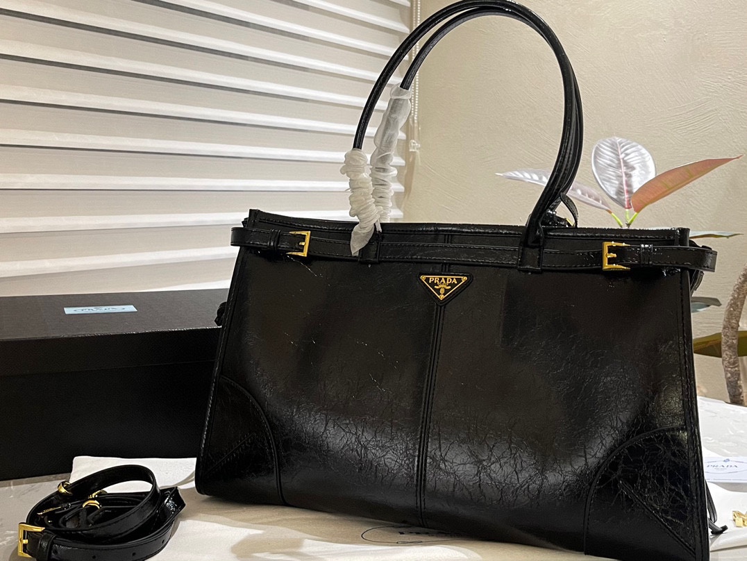 ☆PRADA☆ ソフトナッパレザー ミニハンドバッグ1点入荷☆正規品☆