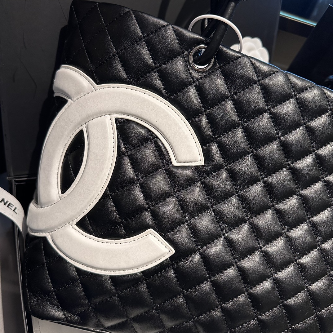 【トレンドのバイカラー】CHANEL シャネル ショルダーバッグ