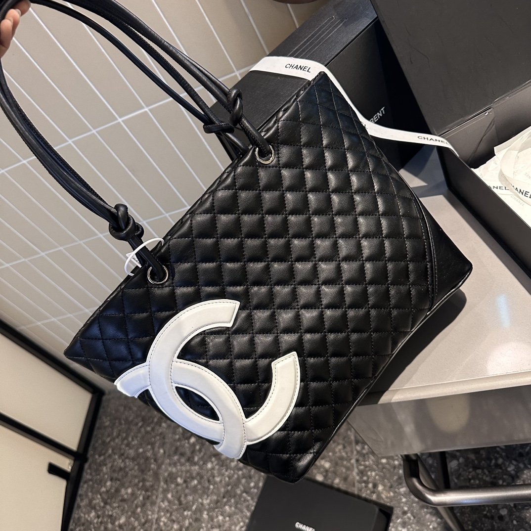 【トレンドのバイカラー】CHANEL シャネル ショルダーバッグ