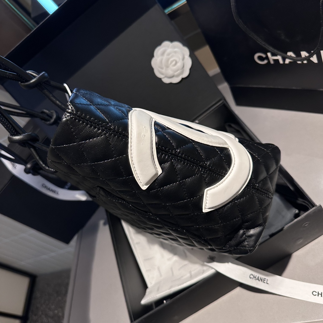 【トレンドのバイカラー】CHANEL シャネル ショルダーバッグ