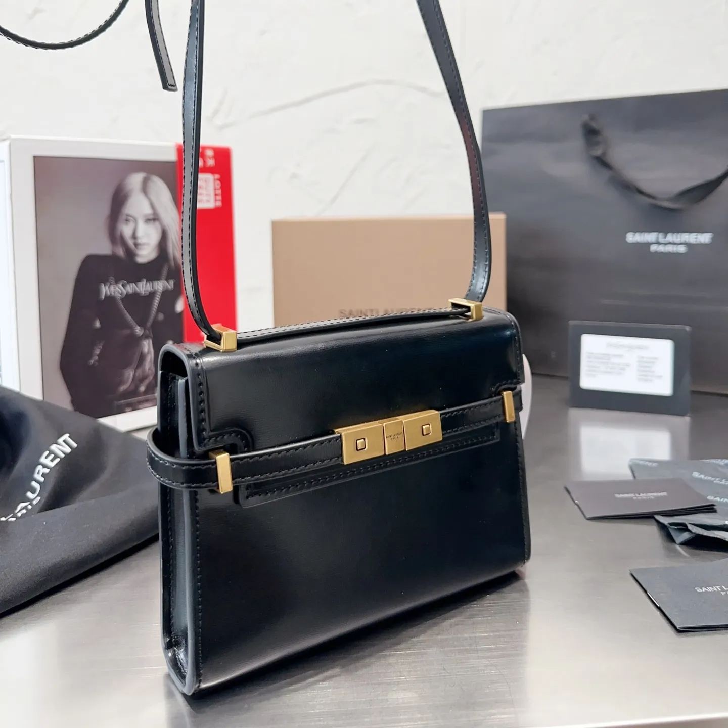 【Saint Laurent】【国内発送】マンハッタン ショルダーバッグ（スモール／ボックスサンローラン レザー） ★全色★