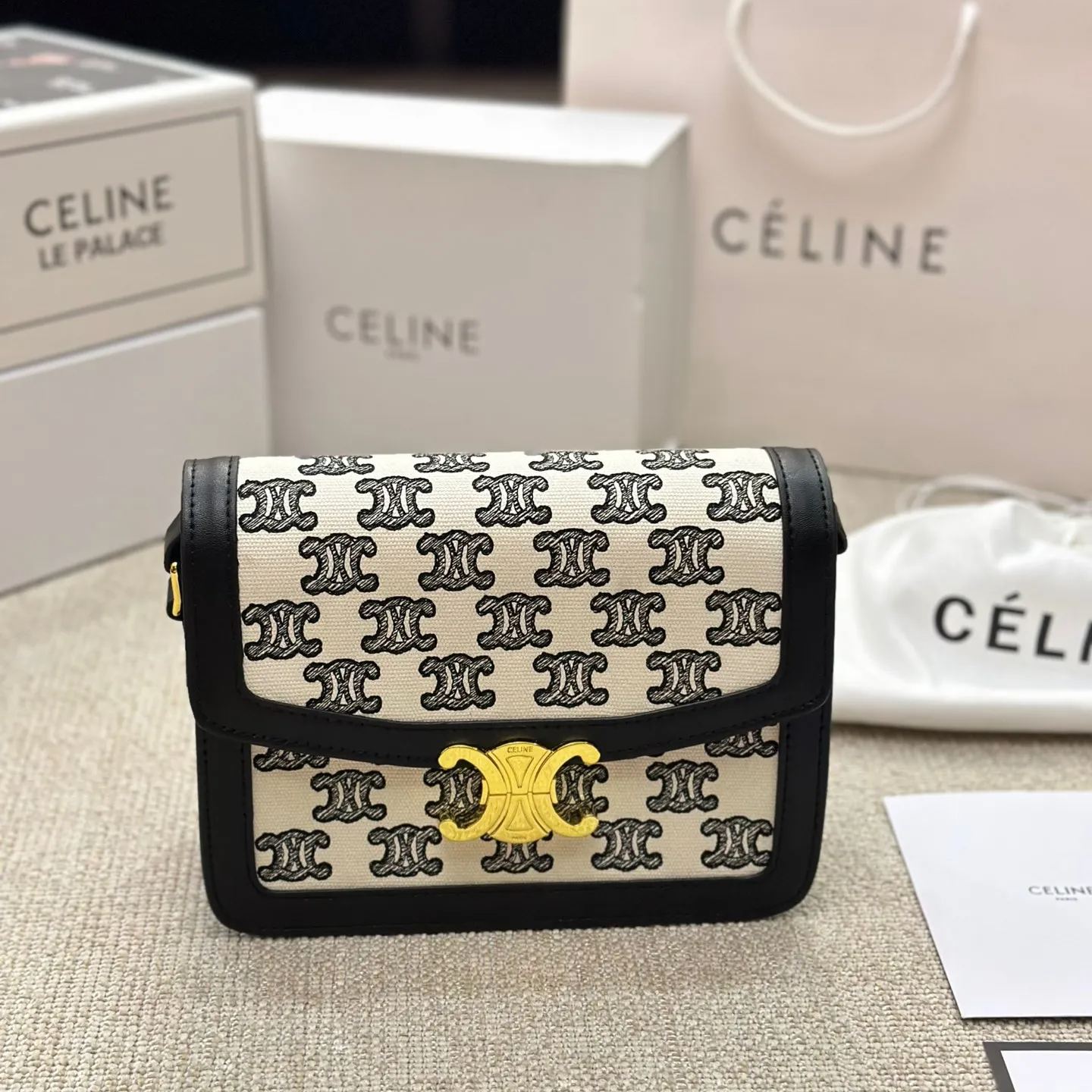 CELINE【入手困難】トリオンフエンブロイダリースモール/TEEN BK