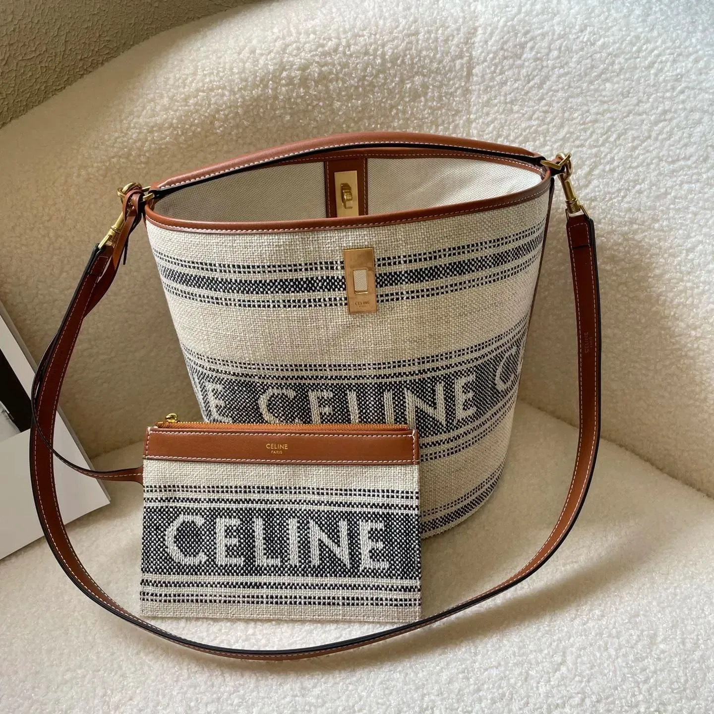 セリーヌ ハンドバッグ ショルダーバッグ ティーン バケット16 セーズ ホワイト ブラック レディース CELINE 197572ERF 01WB TEEN BUCKET WHITE BLACK(ig21)