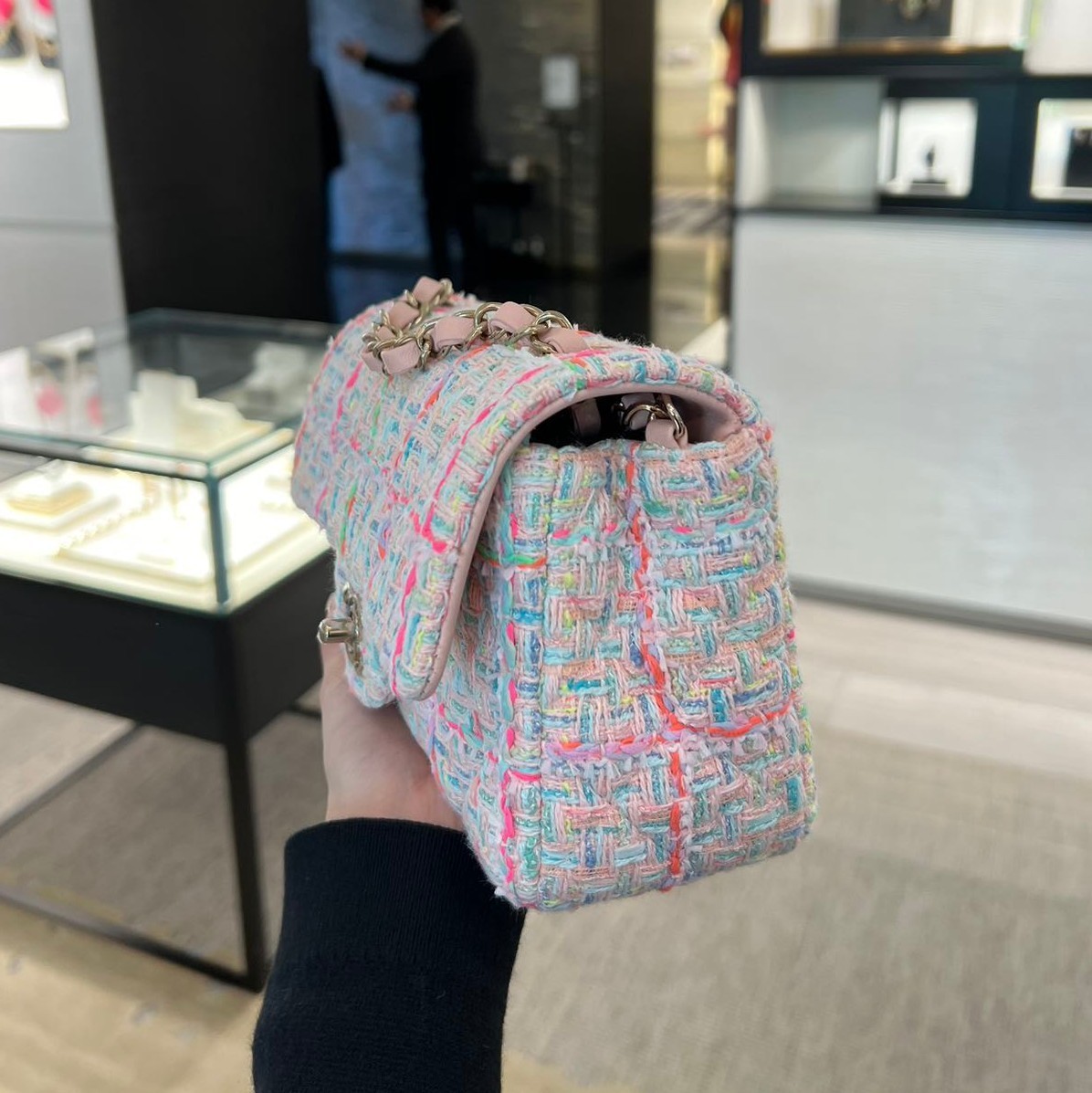 【CHANEL】鮮やかカラー★CHANEL　フラップバッグ