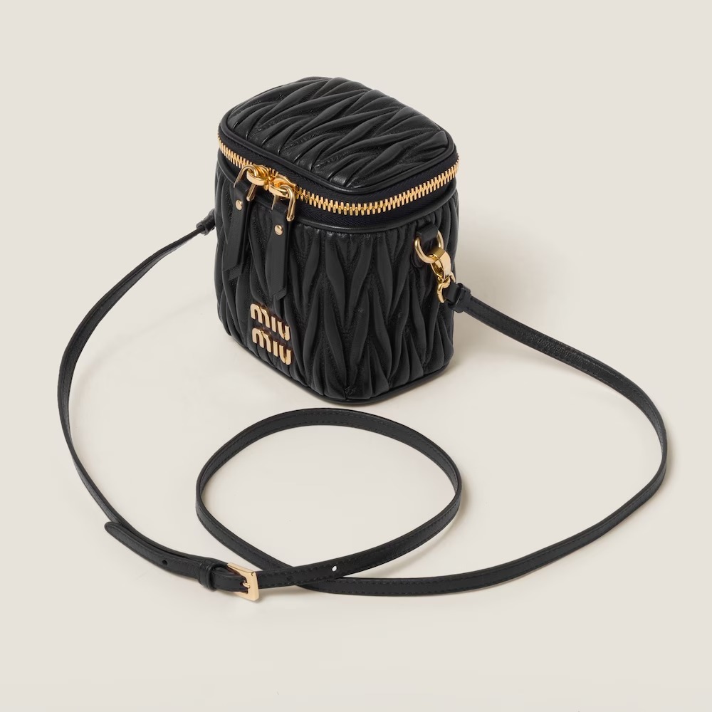 直営店■MiuMiu■マテラッセレザーミニポーチ