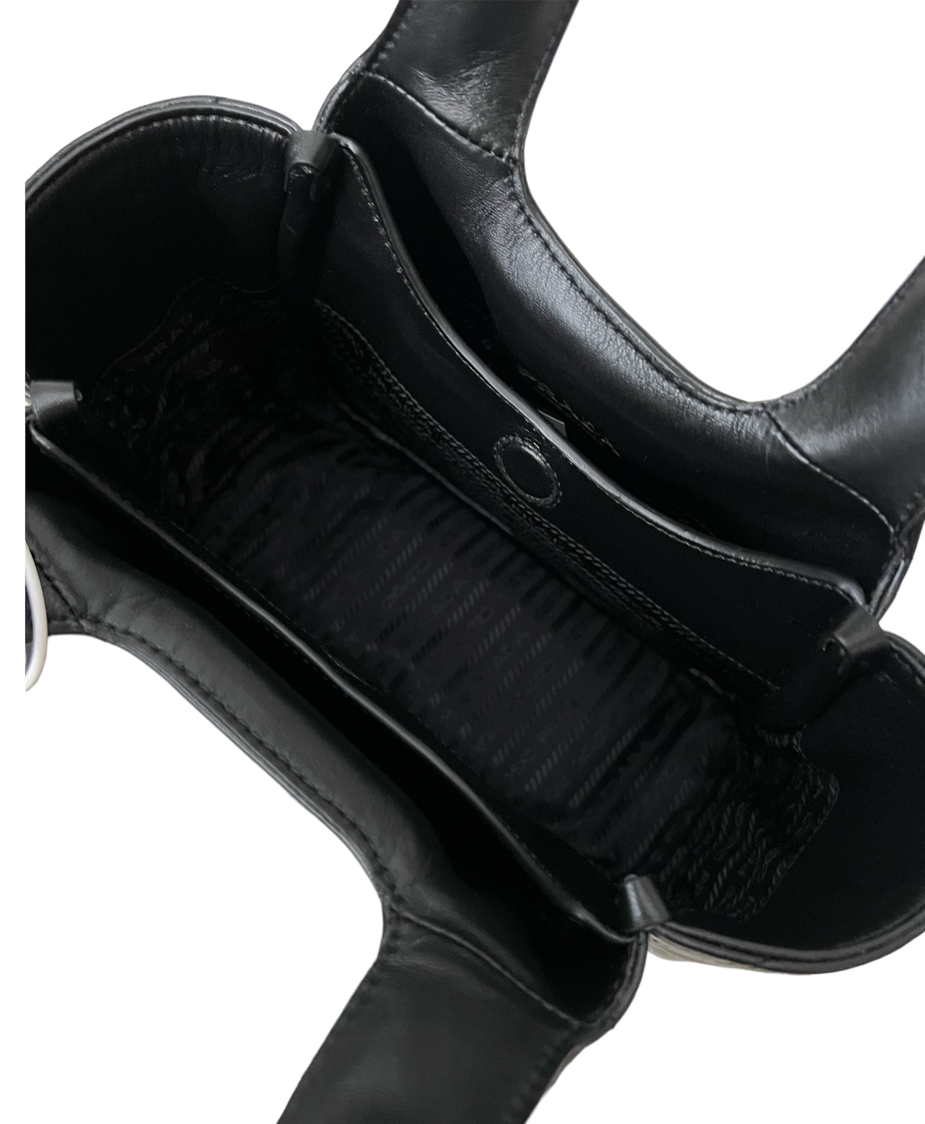 セール☆PRADA☆ ソフトナッパレザー ミニハンドバッグ1点入荷