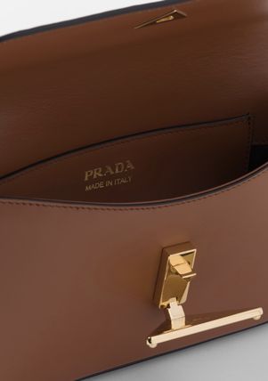 【PRADA】トライアングルロゴ レザーショルダーバッグ 23/24AW