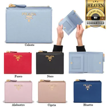 ◆PRADA◆可愛い色の革ジッパー財布です