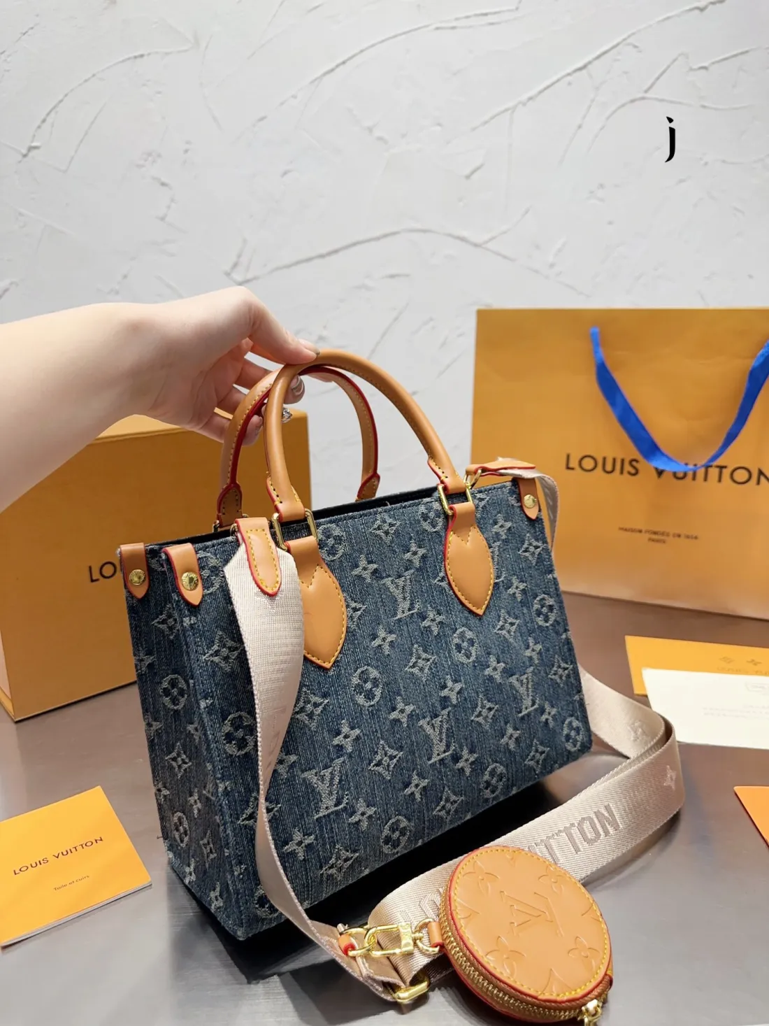 Louis Vuitton【入手困難】デニムブルーのハンドバッグ 非常に買う価値があります