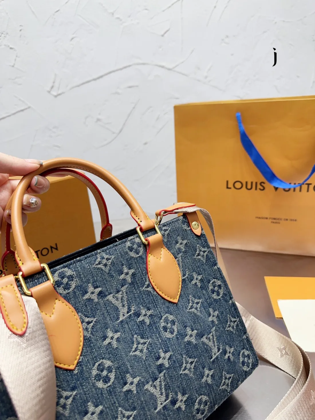 Louis Vuitton【入手困難】デニムブルーのハンドバッグ 非常に買う価値があります