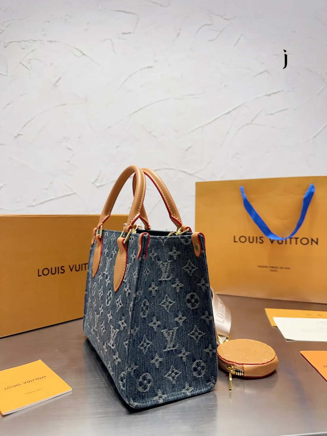 Louis Vuitton【入手困難】デニムブルーのハンドバッグ 非常に買う価値があります
