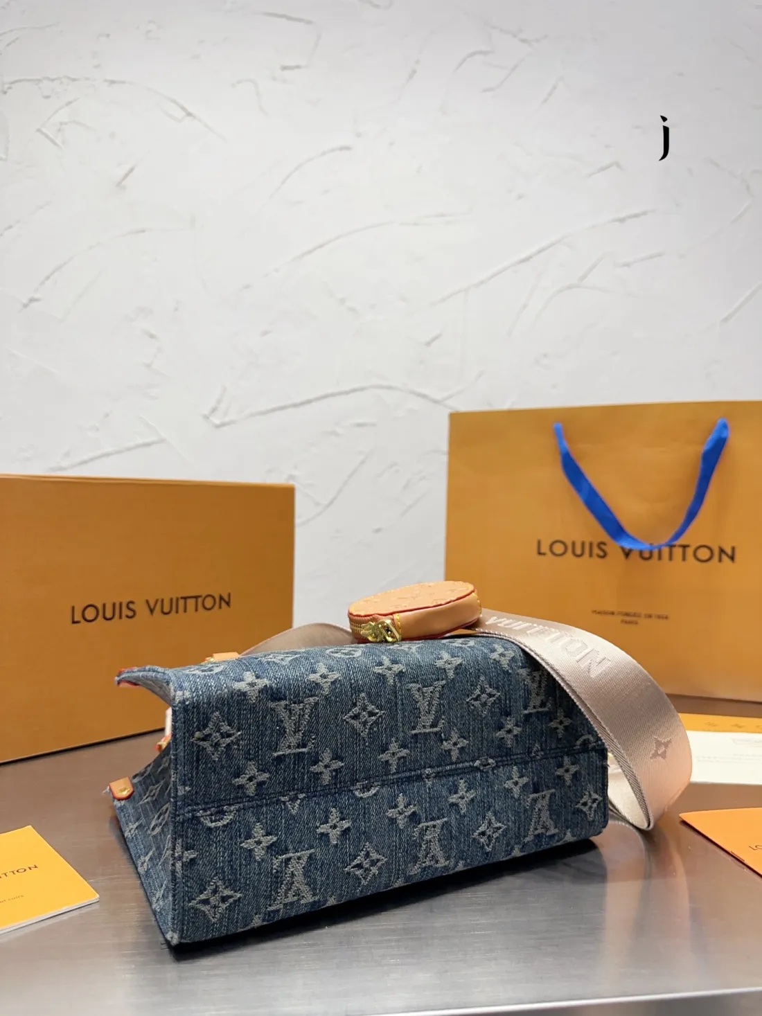 Louis Vuitton【入手困難】デニムブルーのハンドバッグ 非常に買う価値があります