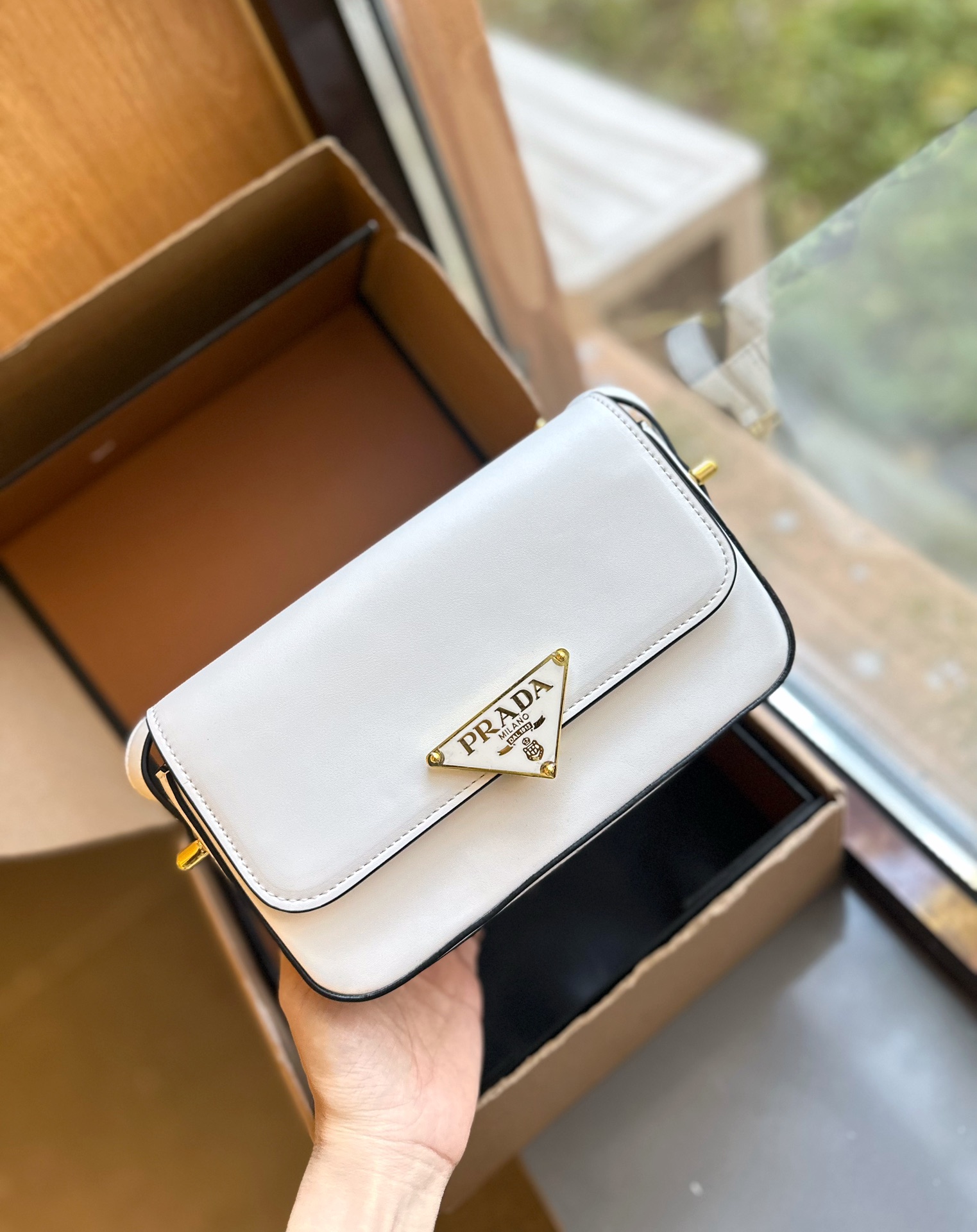 【PRADA】トライアングルロゴ レザーショルダーバッグ 23/24AW