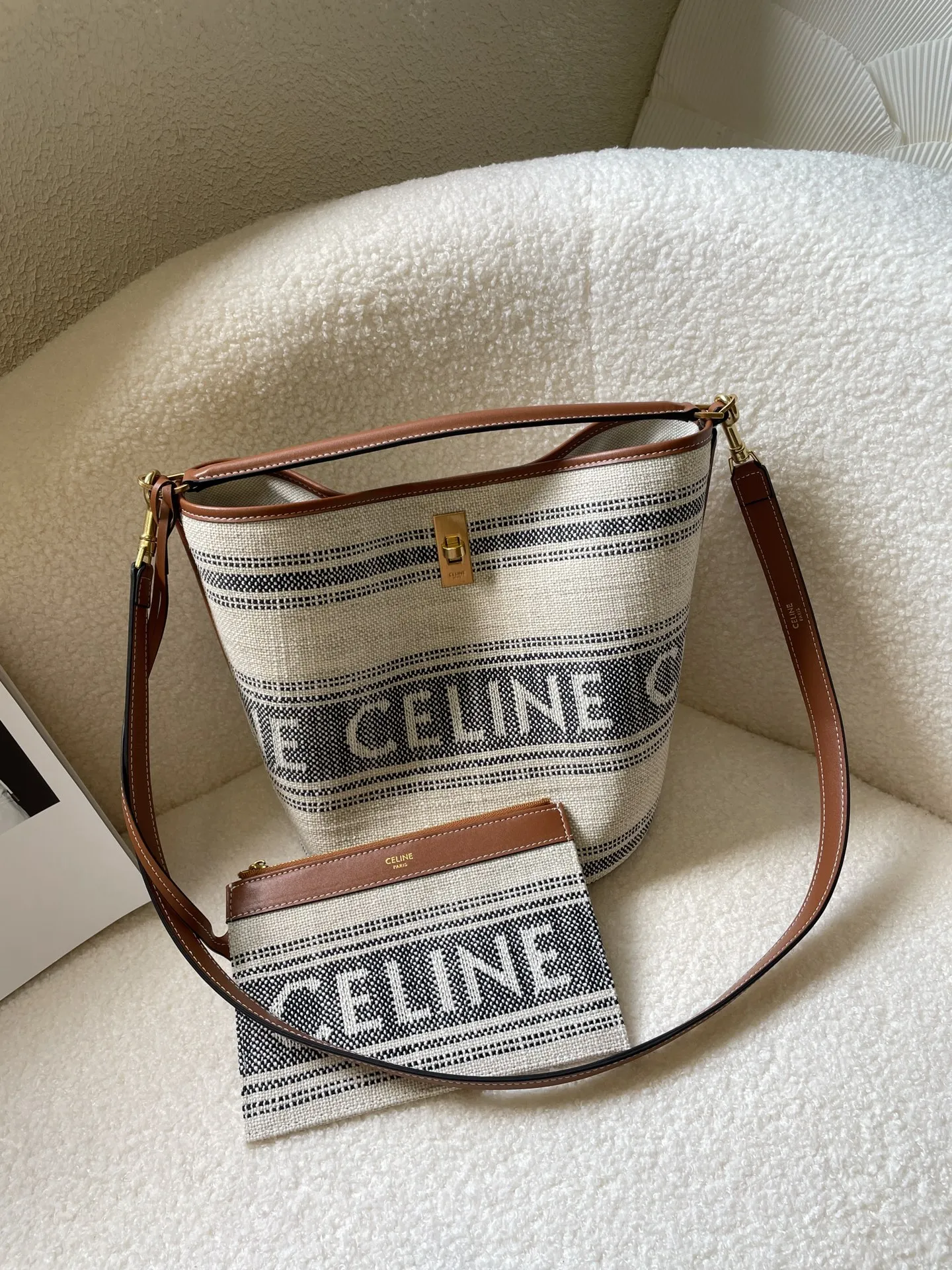 セリーヌ ハンドバッグ ショルダーバッグ ティーン バケット16 セーズ ホワイト ブラック レディース CELINE 197572ERF 01WB TEEN BUCKET WHITE BLACK(ig21)
