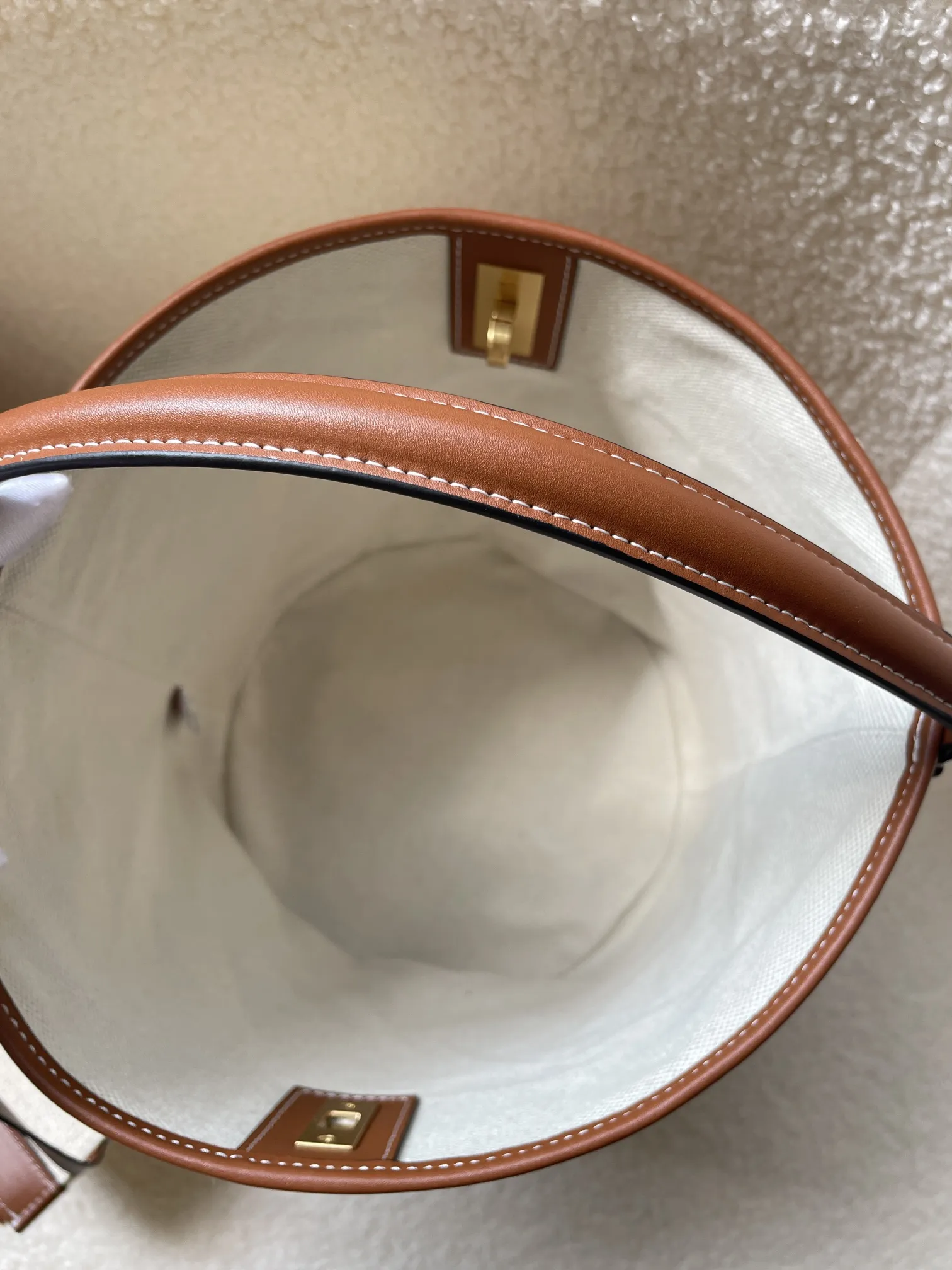 セリーヌ ハンドバッグ ショルダーバッグ ティーン バケット16 セーズ ホワイト ブラック レディース CELINE 197572ERF 01WB TEEN BUCKET WHITE BLACK(ig21)