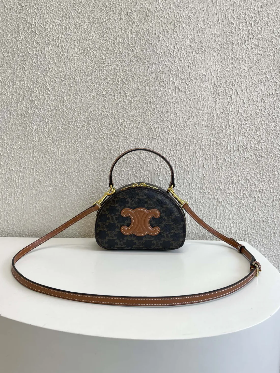 23AW新作セリーヌ ハーフムーンケース バッグ【CELINE】